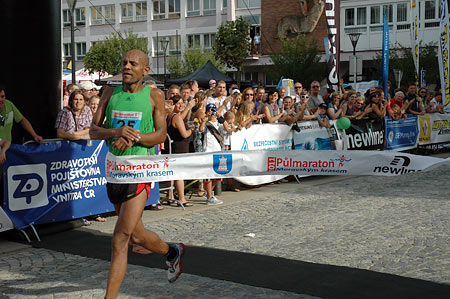půlmaraton – Mulugeta Serbessa první v cíli