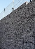 Ilustrační foto k článku: Nestabilní svah v Horní Lhotě nahradila opěrná gabionová stěna