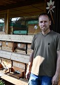 Ilustrační foto k článku: Včelaření se u Henkových dědí z otce na syna. Jejich med nese označení Moravský kras regionální produkt