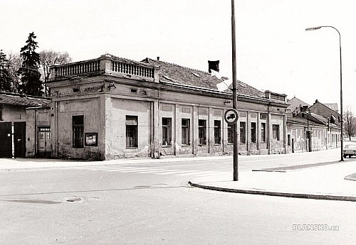 
                                Historický pohled na továrnu v Bezručově ulici z roku 1976. FOTO: archiv Pavla Svobody
                                    
