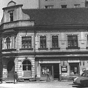 
                                Bývalá Sopouchova lékárna v Blansku. FOTO: archiv Pavla Svobody
                                    