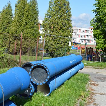 
                                V části Dvorské ulice začaly stavební práce na přeložce vodovodu. FOTO: Michal Záboj
                                    