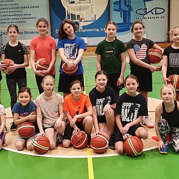 
                                Hráčky Basketbalového klubu Blansko na prázdninovém soustředění. FOTO: archiv klubu
                                    