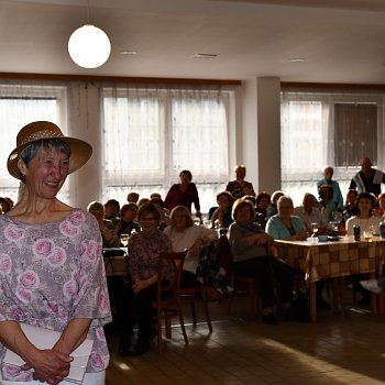 
                                Klubu seniorů Blansko oživil v pátek módní přehlídkou modelů Šárky Zemachové. FOTO: Renata Spotzová
                                    