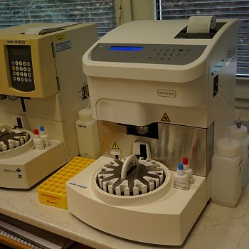 
                                Automatický biochemický analyzátor pro osmolalitu. FOTO: Marie Kalová
                                    