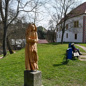 
                                Park zdobí socha Husopaska. FOTO: Michal Záboj
                                    