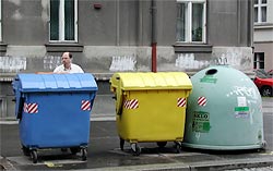 barevné kontejnery na tříděný odpad
