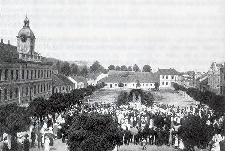 Slavnostní bohoslužba u příležitosti povýšení Blanska na město v roce 1905
