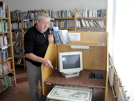 počítače v oddělení knihovny