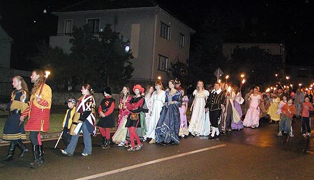 historický noční pochod