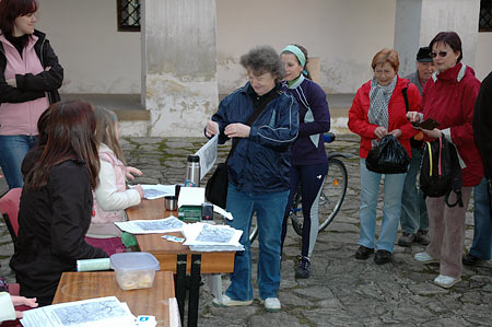 start turistů ze zámku v Blansku