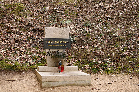 pomník v Lovětíně
