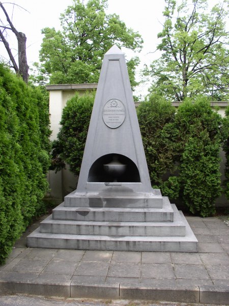 Pomník Josefu Dobrovskému