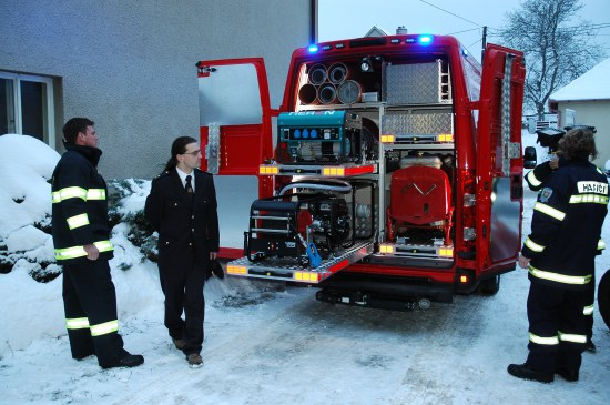 Nový vůz pro hasiče na Těchově 2012