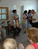 Ilustrační foto k článku: Svými písničkami přináší Sešlost Klepačov radost seniorům na domě s pečovatelskou službou