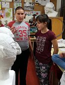 Ilustrační foto k článku: Mladí výtvarníci vytvořili busty blanenských velikánů. Zdobí zámecký park