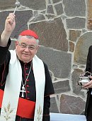 Ilustrační foto k článku: Kardinál Duka v Blansku požehnal nový komunitní dům a obraz svatého Martina