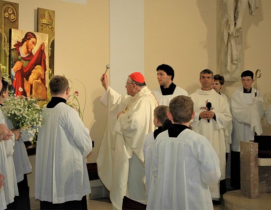 kardinal-dominik-duka-v-blansku-13138-0_550.jpg