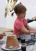 Ilustrační foto k článku: Ve výtvarných dílnách v galerii si děti vytvoří třeba vlastní sopku