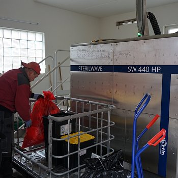 
                                Nemocnice Blansko začala využívat dekontaminační zařízení na likvidaci odpadu. FOTO: Marie Kalová
                                    
