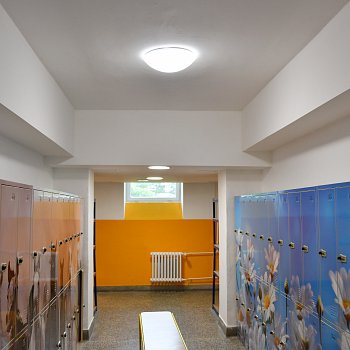 
                                V Základní škole Blansko, Erbenova 13 letos pokračovala postupná rekonstrukce rozvodů elektrické energie. FOTO: Michal Záboj
                                    