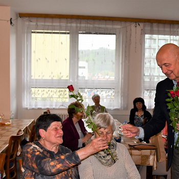 
                                Na setkání v Městském klubu důchodců vystoupily děti z MŠ Dvorská 96. FOTO: Leona Voráčová
                                    