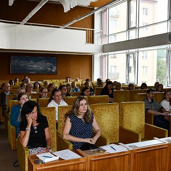 
                                Oddělení sociálně právní ochrany dětí pořádalo besedu pro zástupce škol. FOTO: Michal Záboj
                                    
