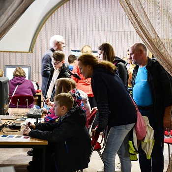 
                                Děti z Legnice si prohlédly výstavu Retrogaming v Muzeu Blanenska. FOTO: Michal Záboj
                                    