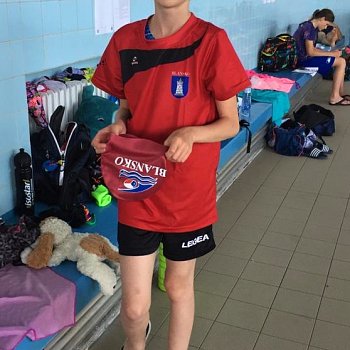 
                                Mezi nejlepší moravské plavce se do Havířova probojovala z krajské kvalifikace jedenáctiletá Karolína Nečasová. FOTO: Věra Vencelová
                                    
