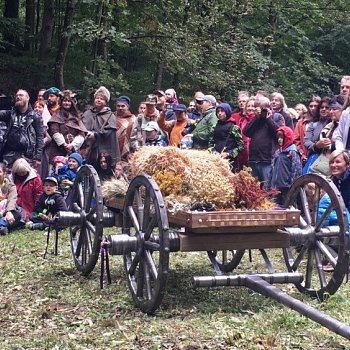 
                                U Býčí skály proběhly oslavy 150. výročí Wanklova objevu. FOTO: Pavla Komárková
                                    