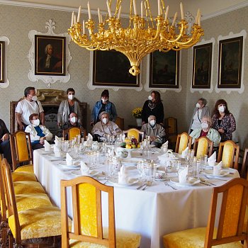 
                                Obyvatelé Senior centra Blansko na návštěvě lysického zámku. FOTO: Irena Vachová 
                                    
