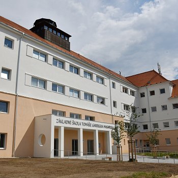 
                                Nová podoba školy po rekonstrukci. FOTO: Michal Záboj
                                    