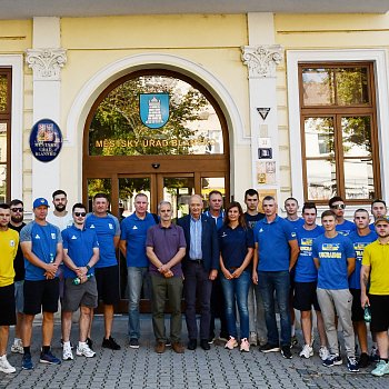 
                                Národní baseballový tým Ukrajiny přijali zástupci vedení města na blanenské radnici.
                                    