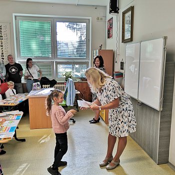 
                                Zahájení školního roku na ZŠ TGM se zúčastnila místostarostka Lenka Dražilová. FOTO: Michal Záboj
                                    