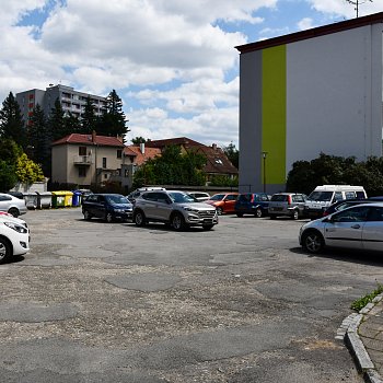 
                                Začala druhá etapa regenerace vnitrobloku mezi bytovými domy v ulici Poříčí. FOTO: Michal Záboj
                                    