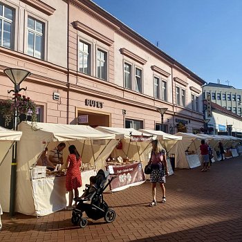 
                                Farmářské trhy se přesunuly na Rožmitálovu ulici.
                                    