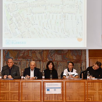
                                Plán na zjednosměrnění ulic představili zástupci města, policie i projektant. FOTO: Michal Záboj
                                    