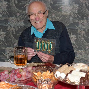 
                                Oldřich Kučera oslavil sté narozeniny. FOTO: Pavla Komárková
                                    