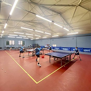 
                                Opravenou halu stolního tenisu už mohou členové KST Blansko využívat pro přípravu na novou sezónu. FOTO: Pavla Komárková
                                    