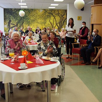 
                                Oslava v Senior centru Blansko. FOTO: Lenka Krejčířová 
                                    