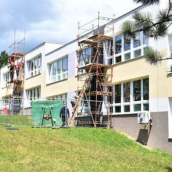
                                Oprava střechy na ZŠ Salmova. FOTO: Michal Záboj
                                    