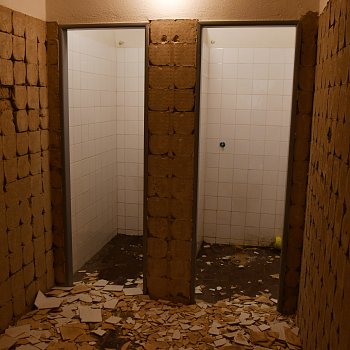 
                                Rekonstrukce toalet v ZŠ Salmova. FOTO: Michal Záboj
                                    