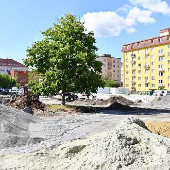 
                                Rekonstrukce části náměstí Republiky se blíží ke konci. FOTO: Michal Záboj
                                    