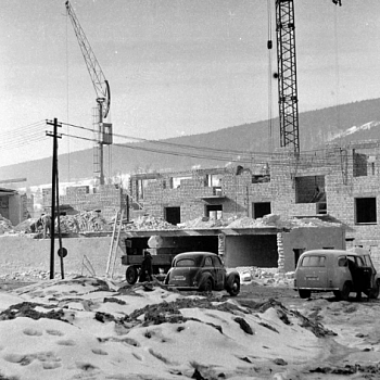 
                                Výstavba bytových domů na třídě Budovatelů. FOTO archiv Pavla Svobody
                                    