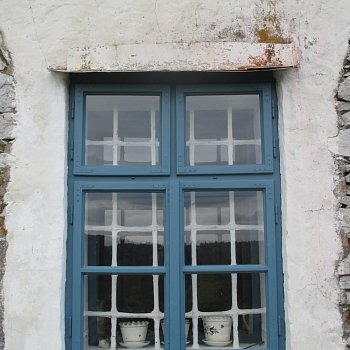 
                                V roce 2021 se za peníze z programu opravovala také okna a dveře větrného mlýna v Ostrově u Macochy. Stav po opravě. FOTO: archiv města
                                    