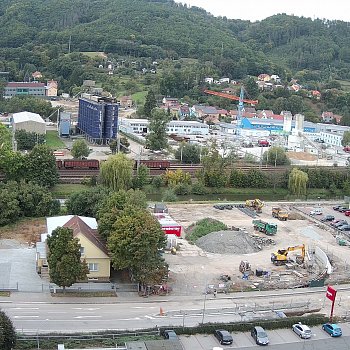 
                                Stavba nového kruhového objezdu na ulici Svitavská zachycená webkamerou na výškové budově.
                                    