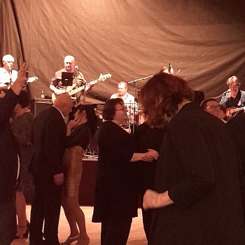 
                                Ples v sobotu oživil těchovskou Hospůdku na Točně. FOTO: Jana Skotáková
                                    