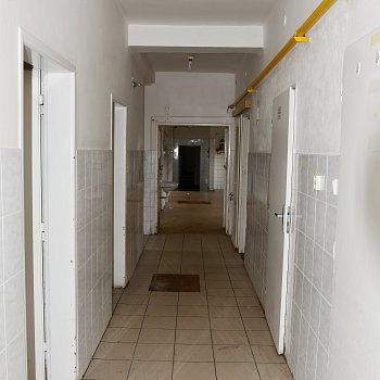 
                                Nebytové prostory v I. nadzemním podlaží budovy č. p. 1413 na ul. K. J. Mašky 2. FOTO: Michal Záboj
                                    