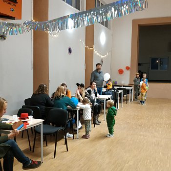 
                                Děti v Lažánkách si užily kostýmovanou diskotéku. FOTO: Petr Rizner
                                    