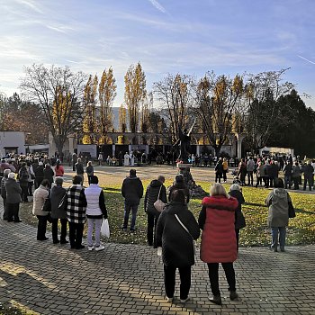
                                 Blanenští zavzpomínali na zesnulé spoluobčany. FOTO: Michal Záboj
                                    